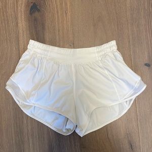 LULULEMON hotty hot 2.5 white shorts